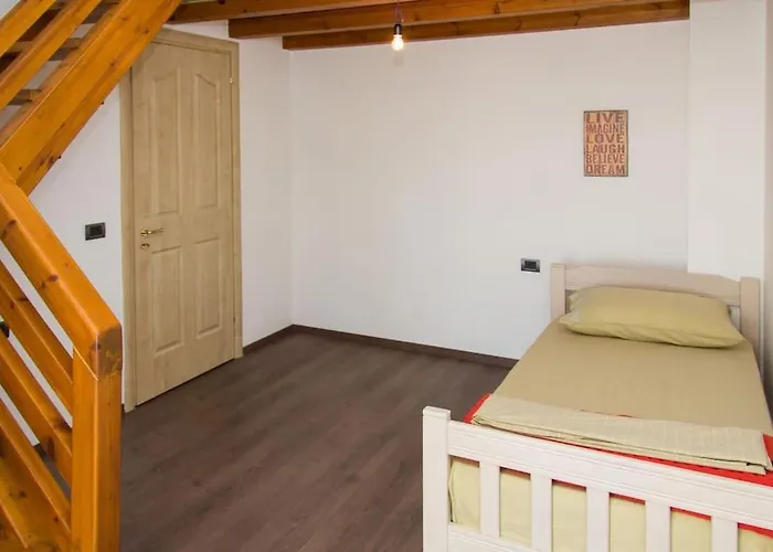 Exclusive アパート ティラナ