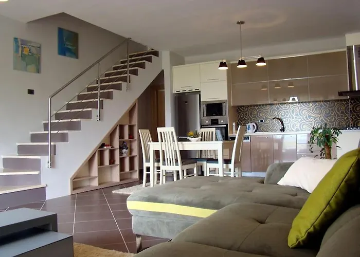 Exclusive ティラナ