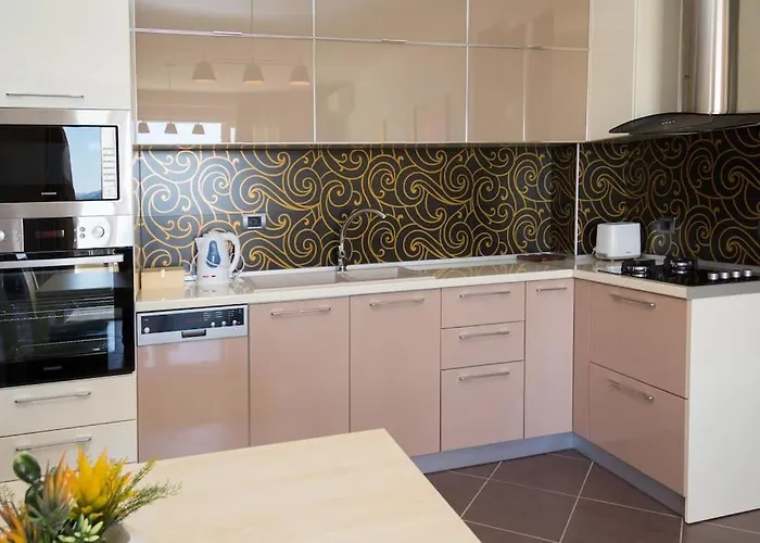 Exclusive * ティラナ