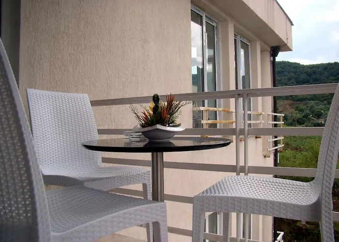 Exclusive * 地拉那